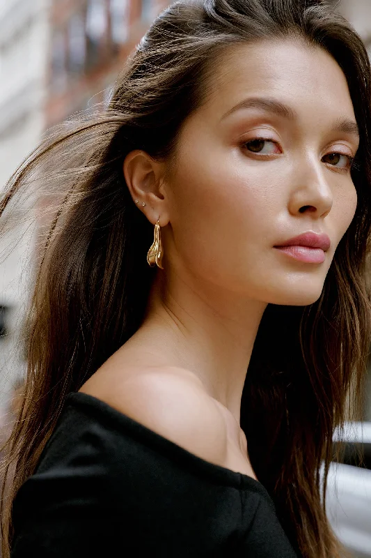 Elegant Designs, Unbeatable Discounts – Shop Jewelry Now Freya Abstract Hoops