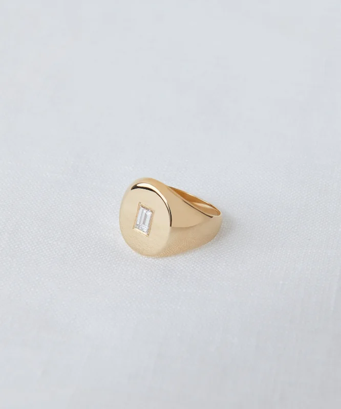 Save On Luxury Jewelry Pieces – Limited-Time Offers Gemma Baguette Signet Ring