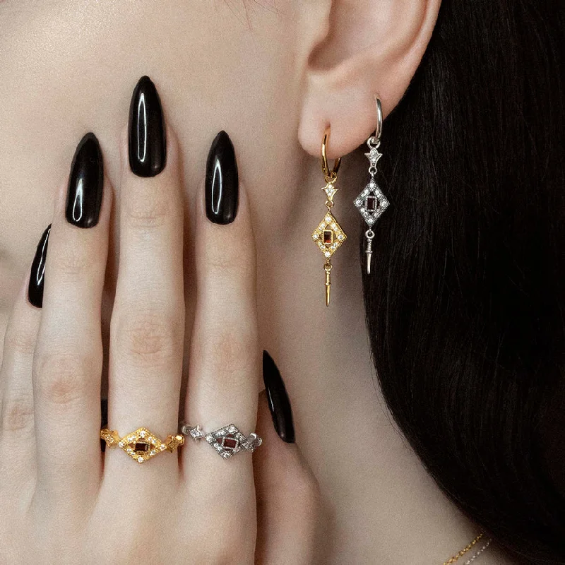 Don't Miss Out On Jaw-Dropping Jewelry Discounts FLAPPER. Gatsby Garnet Ring - Gold