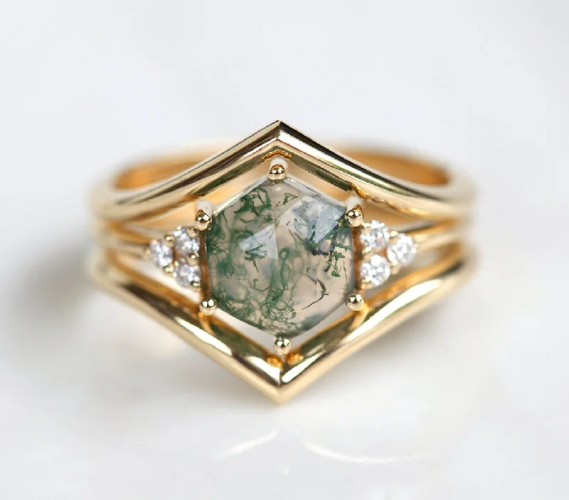 Last Chance To Shop High-End Jewelry At Markdown Prices Klara Moss Agate Ring Set With Diamonds Last Chance To Shop High-End Jewelry At Markdown Prices Klara Moss Agate Ring Set With Diamonds