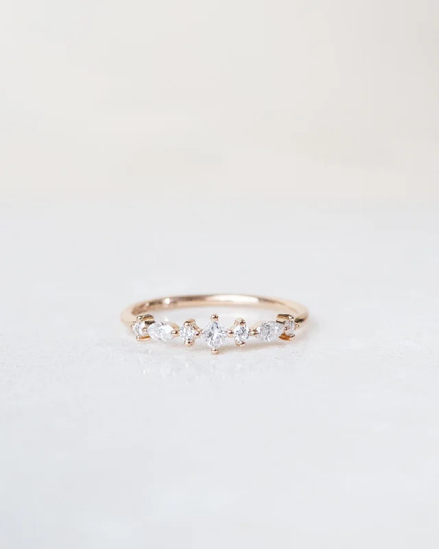 High-End Jewelry, Now More Affordable Than Ever Hilda 18K Gold, Whitegold or Rosegold Ring w. Diamonds High-End Jewelry, Now More Affordable Than Ever Hilda 18K Gold, Whitegold or Rosegold Ring w. Diamonds