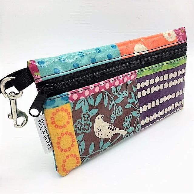 Large Wristlet in Cream Bird Patchwork