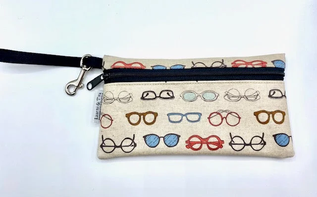 Large Wristlet in Eyewear cream