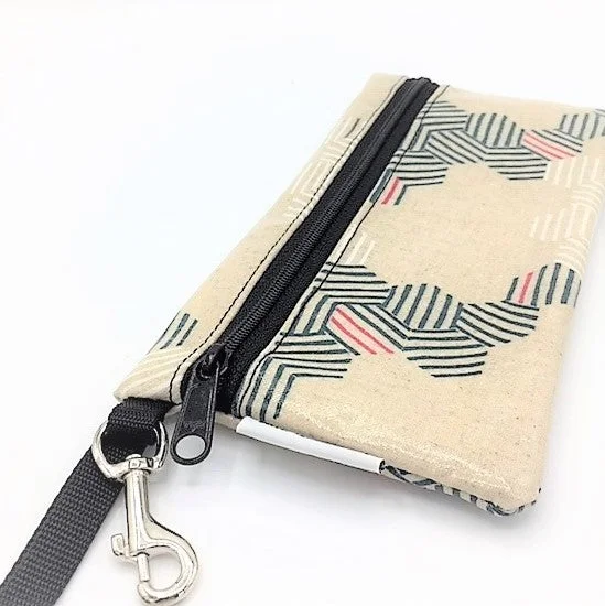 Large Wristlet in Hexagon cream