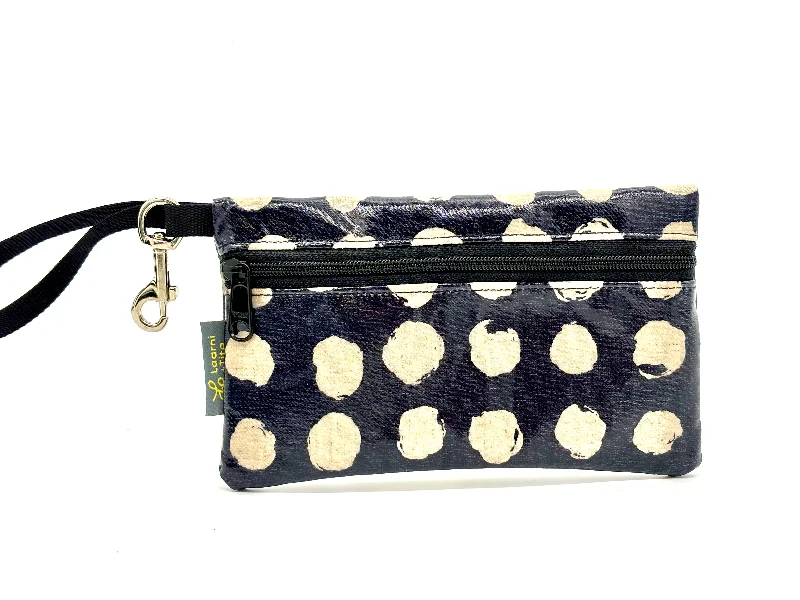 Medium Wristlet in Mud Cookies