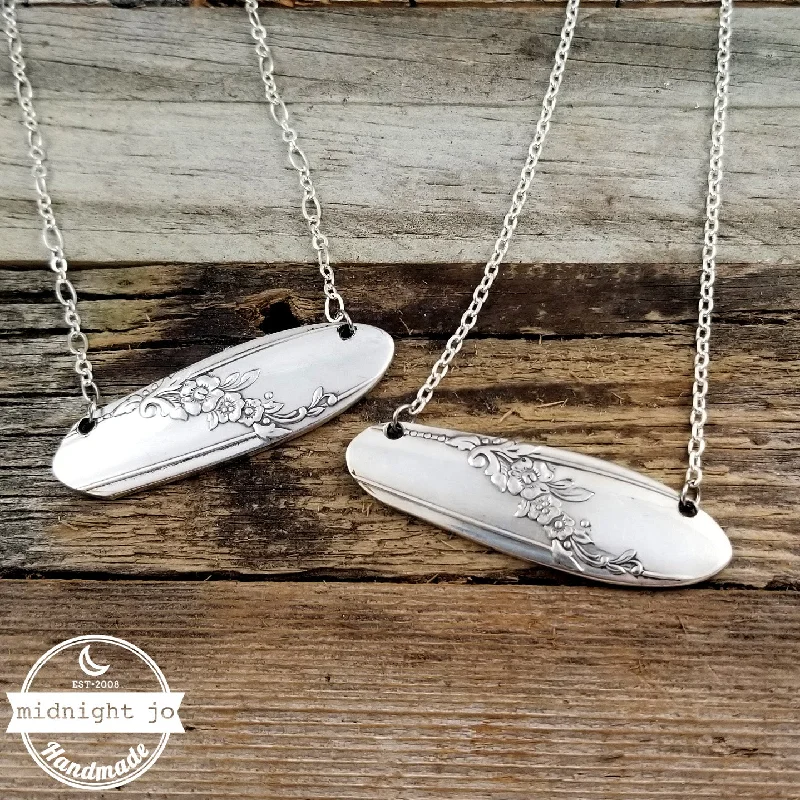 Grab Your Favorite Jewelry At The Lowest Prices Chunky Oneida Queen Bess II Spoon Bar Necklace Grab Your Favorite Jewelry At The Lowest Prices Chunky Oneida Queen Bess II Spoon Bar Necklace