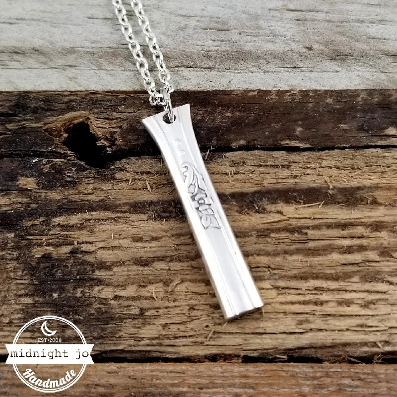 Huge Savings On Timeless Jewelry Collections Oneida Queen Bess II Vertical Spoon Bar Necklace Huge Savings On Timeless Jewelry Collections Oneida Queen Bess II Vertical Spoon Bar Necklace